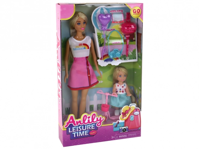Lutke Anlily Mama in Hči z Blond Lasmi in Skirojem