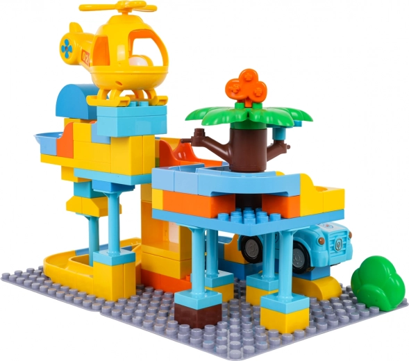 Helikopter in avtomobilček z odprtinami za žogice