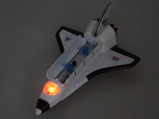 Kozmična raketa z učinki svetlobe in zvoka