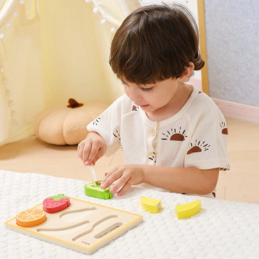 Podpira učenje skozi igro