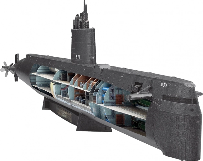 Avtentičen prerez notranjosti in realističen trup