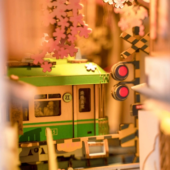 Podstavek za knjige miniatura hiške Cvetlična ulica
