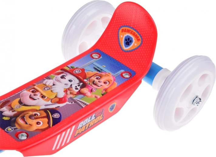 Protizdrsna stopalka z dvojnima zadnjima kolesoma