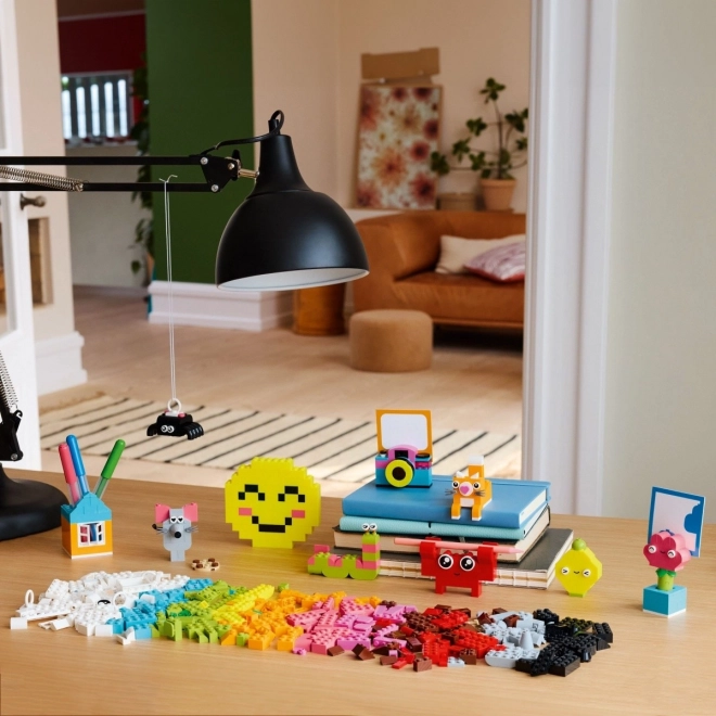 LEGO Classic 11042 Kreativna škatla sreče – ustvarjalni komplet igrač