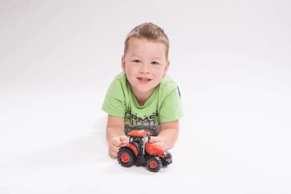 Rdeči traktor Zetor s vztrajnikom z zvočnimi in svetlobnimi učinki