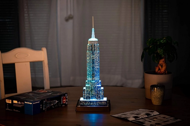 RAVENSBURGER Sijoča 3D sestavljanka Nočna izdaja Chrysler Building 216 kosov