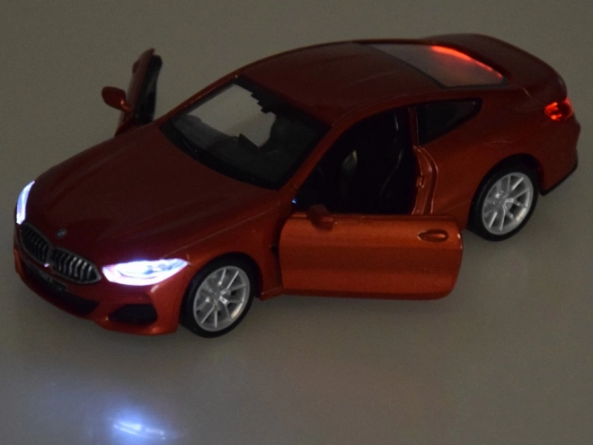 Kovinski model avta BMW M850i Coupe