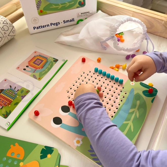 Lesena sestavljanka s kljukicami znamke Tooky Toy