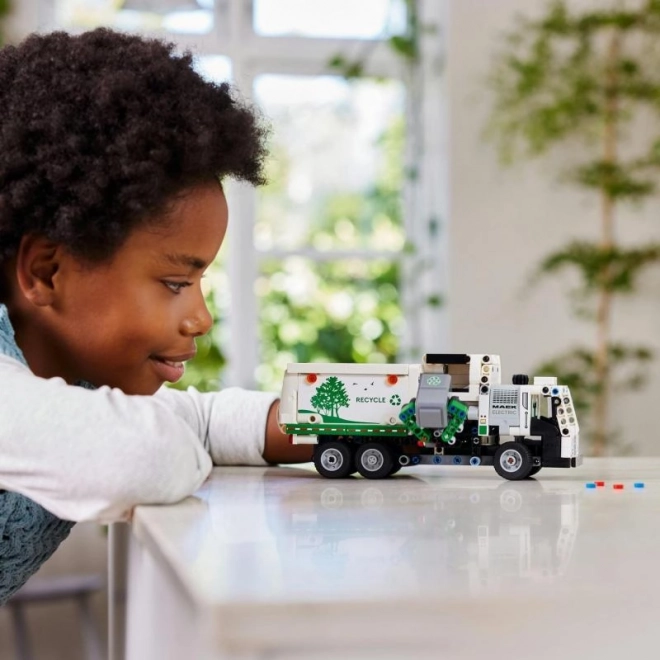 LEGO® Technic 42167 Električni smetarski tovornjak Mack® LR