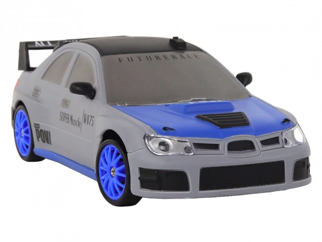 Športni avto R/C 1:24 na daljinsko upravljanje z zamenljivimi kolesi – sivo