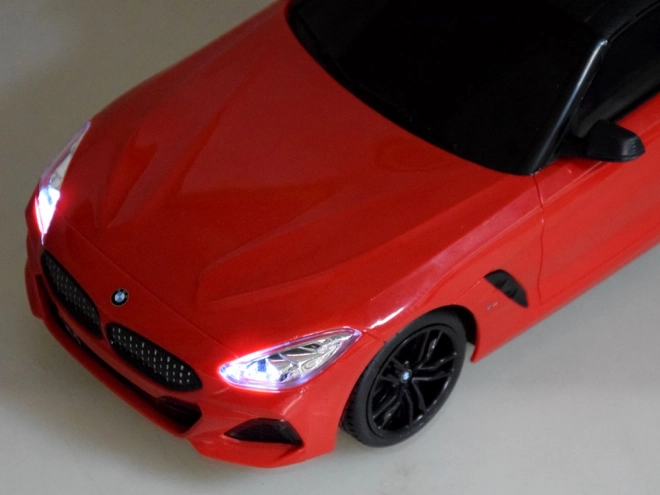 BMW Z4 Daljinsko vodeno vozilo 1:18 Rastar – Rdeča