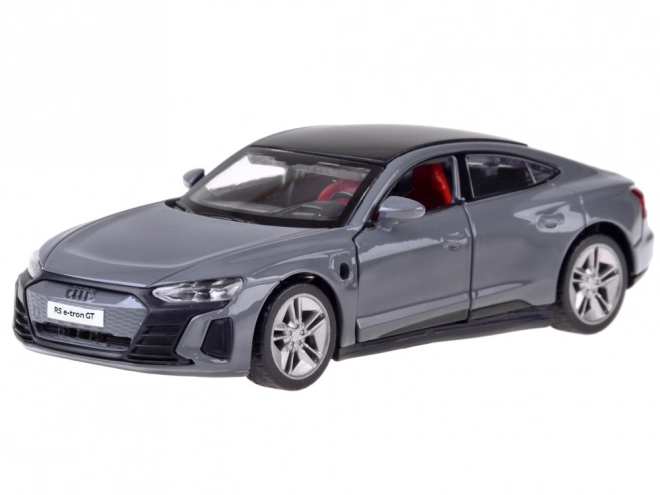 Kovinski model Audi RS e-tron GT Coupe z zvočnimi in svetlobnimi efekti