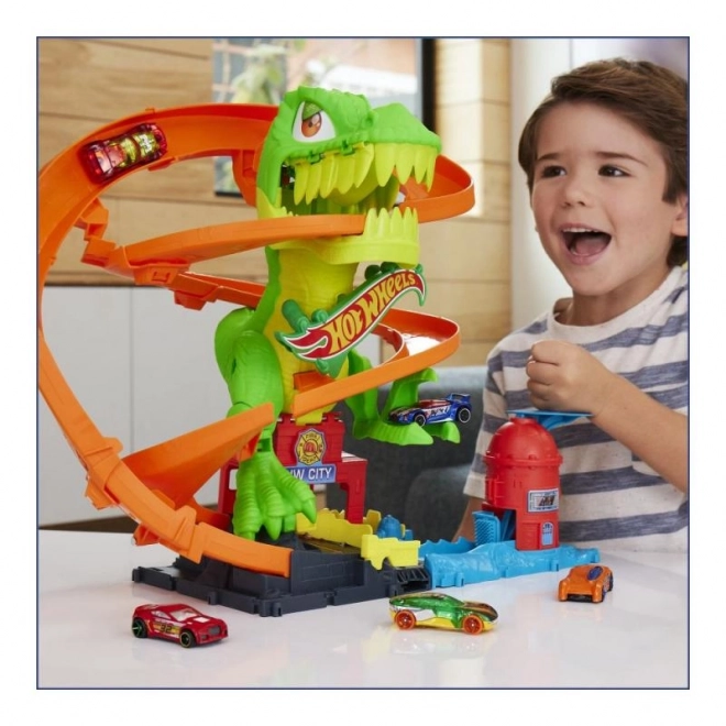 T-rex napada gasilsko postajo iz Hot Wheels mesta