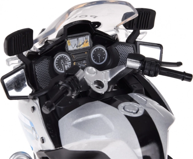 Podroben kokpit in upravljalni elementi