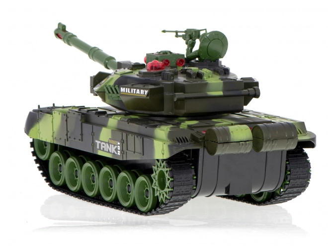 Vojaški tank na daljinsko vodenje z gozdno kamuflažo