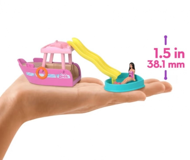 Mini BarbieLand komplet z Barbie figurico in vozilom