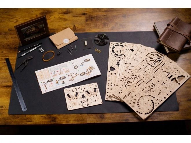 Ugears 3D lesene mehanske sestavljanke Motorne ure