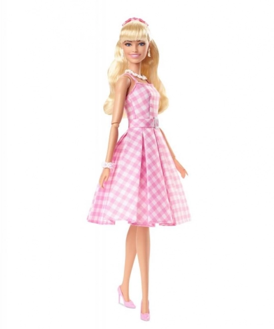 Filmovna lutka Barbie Margot Robbie kot Barbie v roza obleki