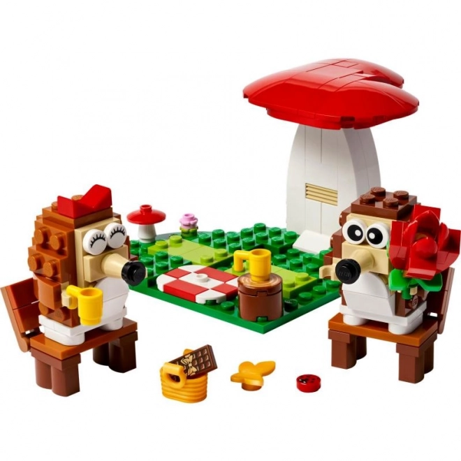 LEGO Ikonični romantični ježkov piknik
