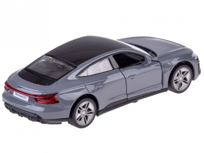 Kovinski model Audi RS e-tron GT Coupe z zvočnimi in svetlobnimi efekti