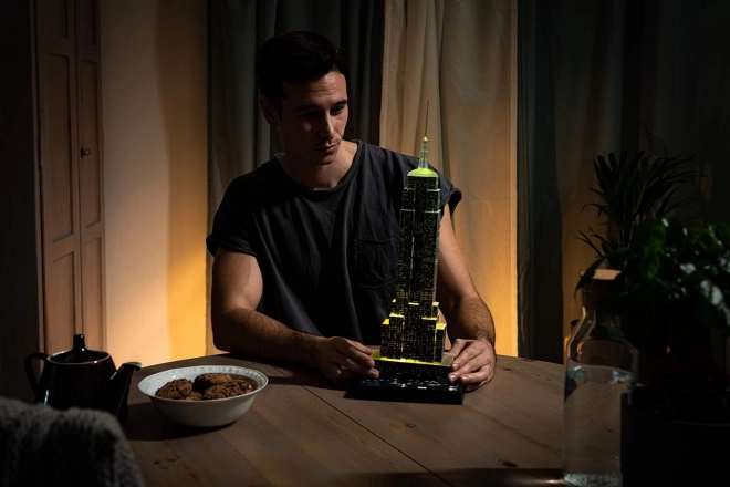 RAVENSBURGER Sijoča 3D sestavljanka Nočna izdaja Chrysler Building 216 kosov