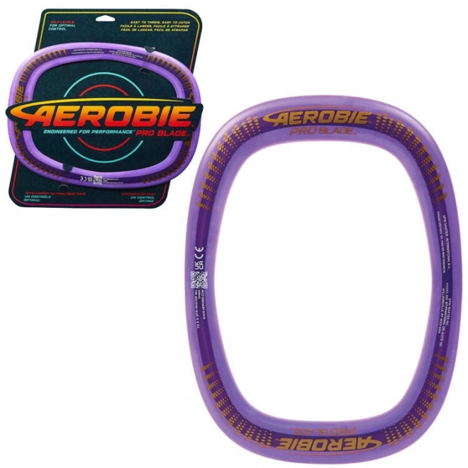 Aerobie Pro Blade leteči disk igrača na prostem