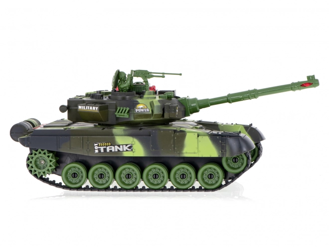 Vojaški tank na daljinsko vodenje z gozdno kamuflažo