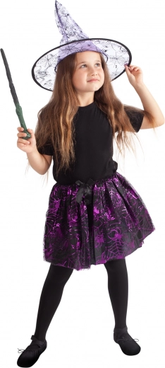 Magical look with a cobweb motif