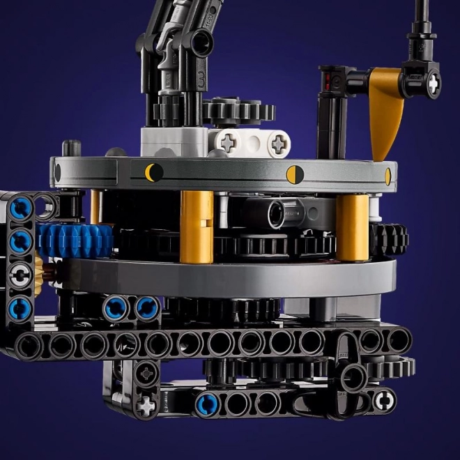 LEGO4 Technic 42179 Planeta Zemlja in Luna na orbiti