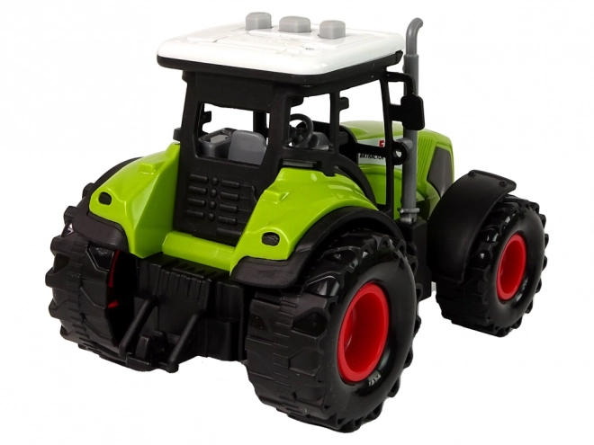 Traktor s prikolico Kmetija