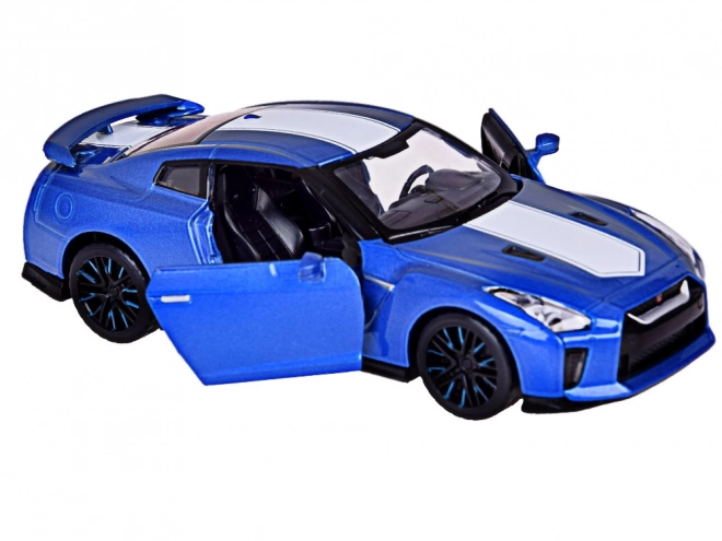 Avto Nissan GT-R z odpiranjem vrat