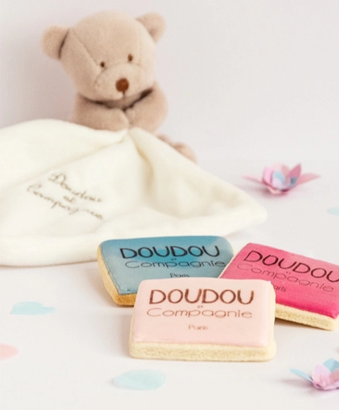 Doudou darilni set - medvedek s ninico 10 cm