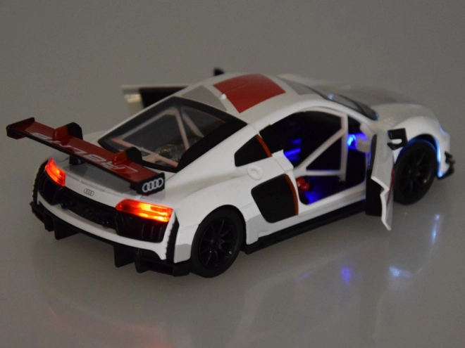 Kovinski model športnega avtomobila Audi R8 LMS v merilu 1:32