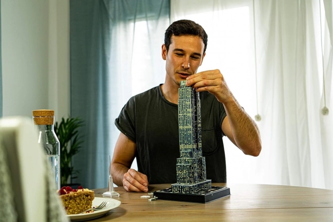 RAVENSBURGER Sijoča 3D sestavljanka Nočna izdaja Chrysler Building 216 kosov