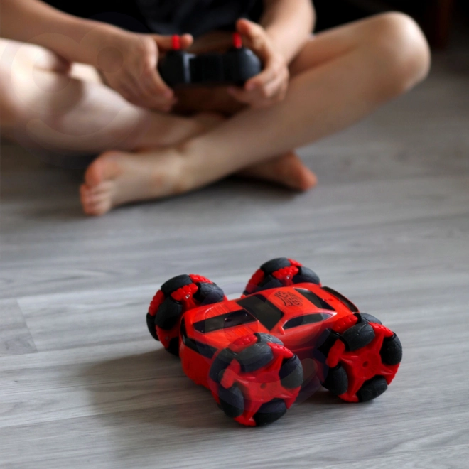 Woopie Zabavno RC avto z akrobacijami 360° z daljinskim upravljanjem 2,4 GHz
