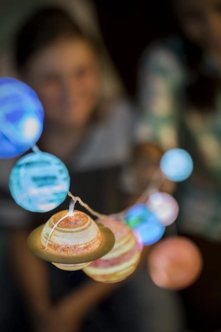 Svetleče mini planetarij