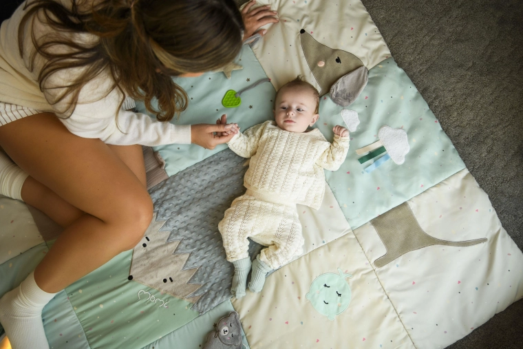 Velik in mehak prostor za igro 120 × 160 cm