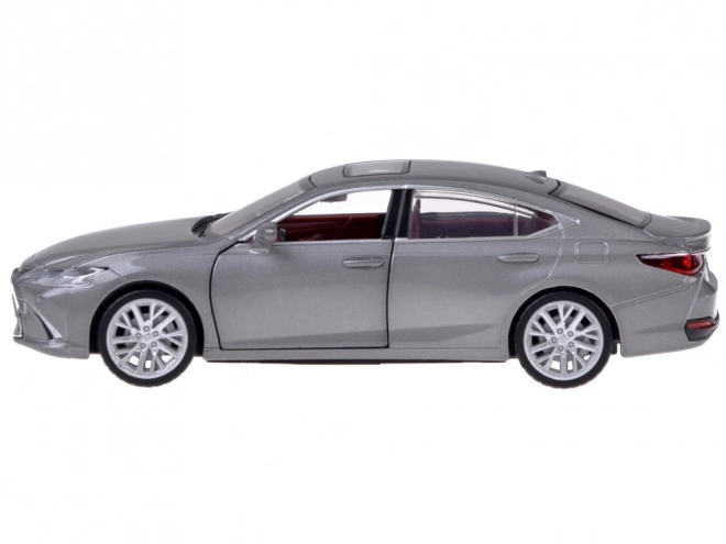 Model avtomobila Lexus ES300h 1:35 z osvetlitvijo in zvokom
