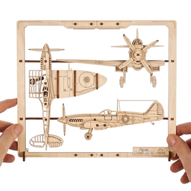 Ugears lesenična mehanična sestavljanka Lovski letalo