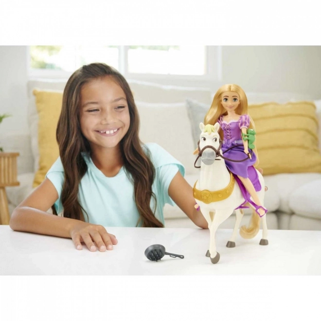 Disney princesa Rapunzel in Maximus