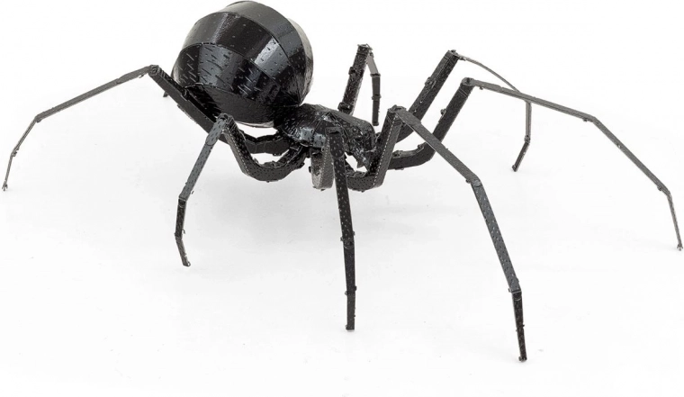 Realistični detajli iz poliranega jekla