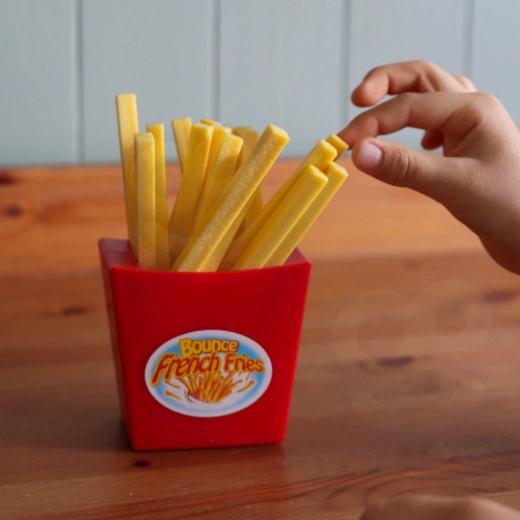 Razvija fino motoriko in koncentracijo