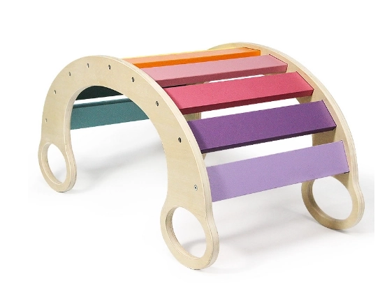 Čudovit Montessori mavrični gugalnik