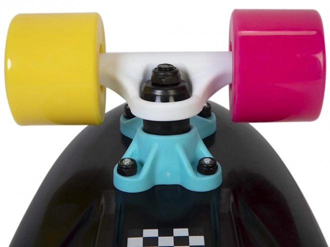Barviti retro pennyboard s šahovskim vzorcem