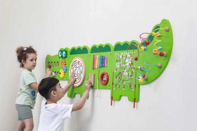 Leseni stenski montessori panel - krokodil