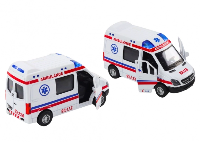 ambulantna igrača z odpiralnimi vrati, lučmi in zvoki 1:32 bela