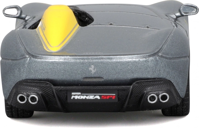 Realistične podrobnosti karoserije