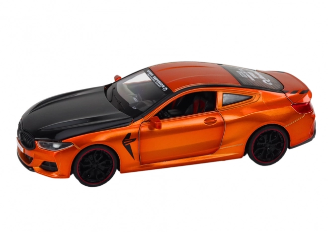 Kovinski športni model s trenjem pogonom in odpiralnimi elementi 1:24 oranžen