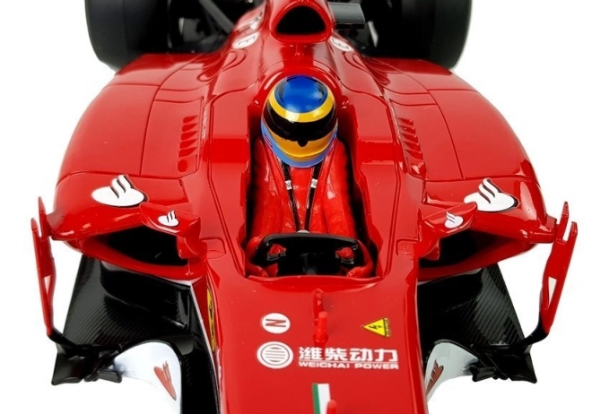 Dirkalni avto Formule 1 Ferrari F138 rdeče 1:12
