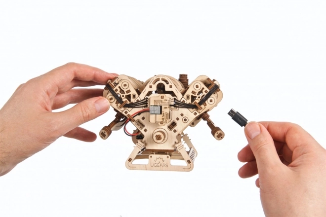 Ugears 3D lesena sestavljanka motor V8